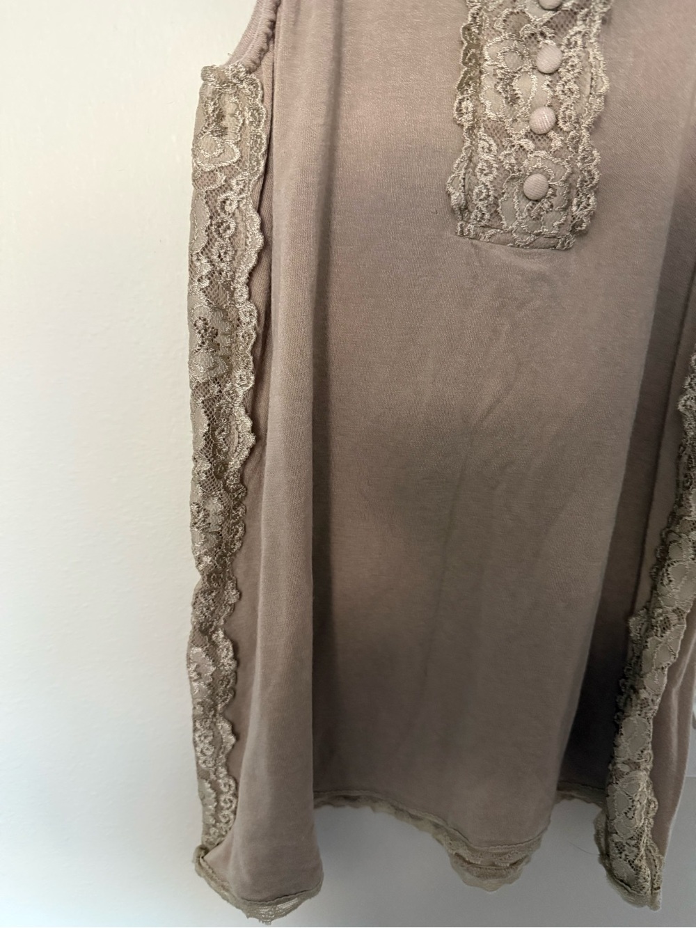 Taupe Lace Trim Tank Top Women’s Medium Boho Button Detail Flowy Cami - Picture 4 of 6